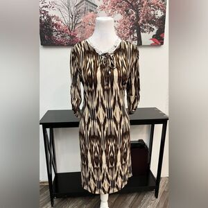 Chaus Women’s Sheath Dress Geometric 3/4 Roll Tab Sleeve Size S V Neck Pullover